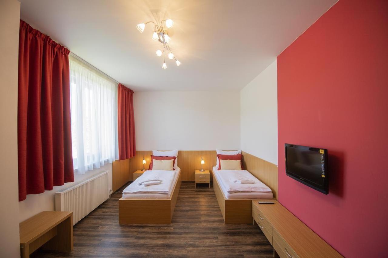 Hotel Berounka Hrebecniky Buitenkant foto